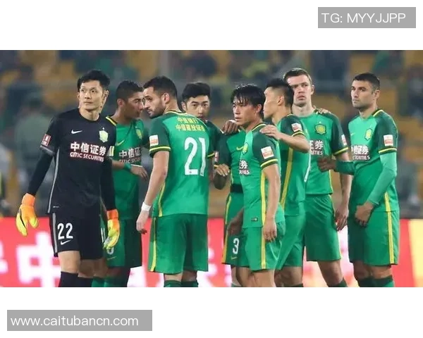 成都足球队以81分稳居大师赛积分榜首位展现强劲实力